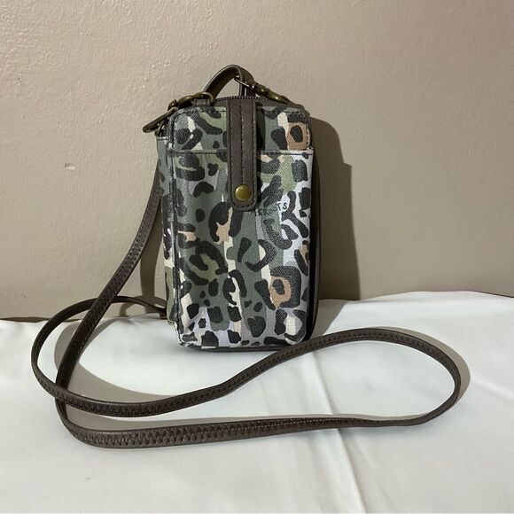Sakroots Wristlet/Crossbody Wildlife inspired Animal Print - Picture 2 of 9
